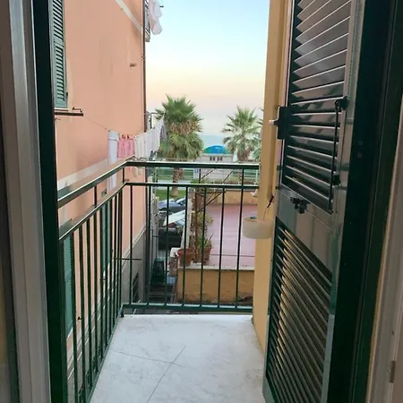 Casa Erika Fronte Mare Apartment *