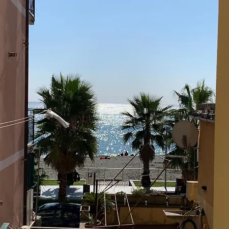 Casa Erika Fronte Mare 公寓 *